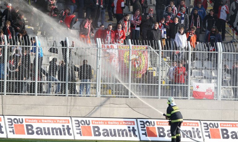 Jablonec - Slavia Praha (1.semifinále poháru ČMFS)