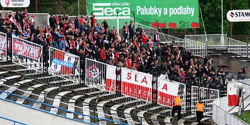 Poprvé na nový stadion do Hradce!